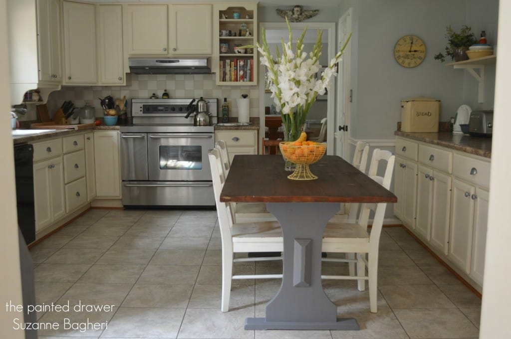 Farmhouse Table www.thepainteddrawer.com