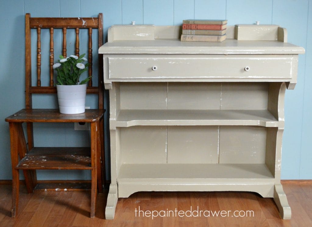 Farmhouse Desk www.thepainteddrawer.com