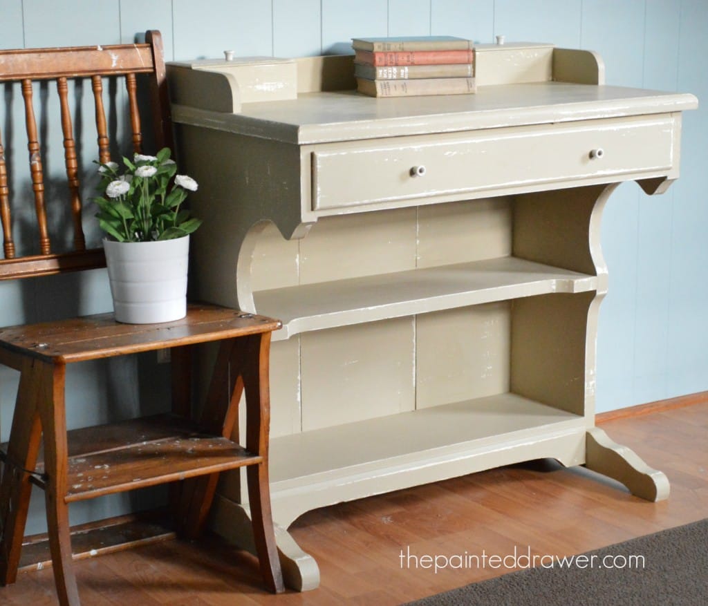 Farmhouse Desk www.thepainteddrawer.com