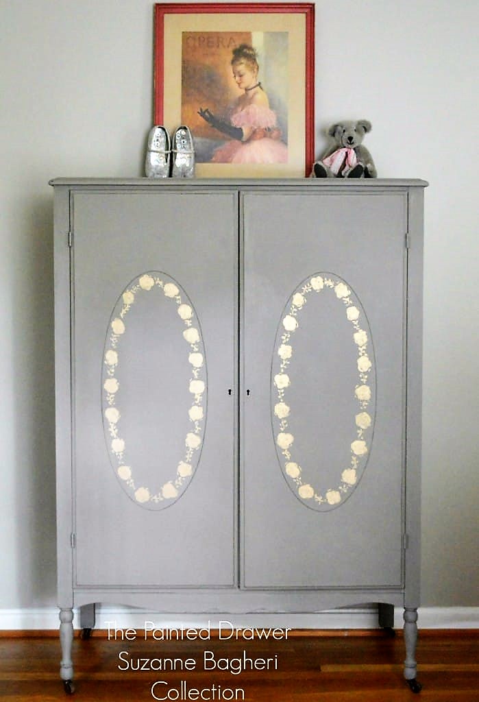 Vintage Wardrobe in French Linen and Gold