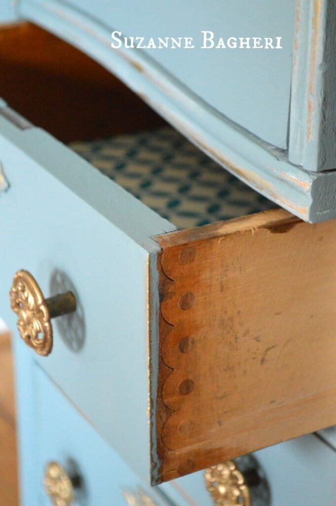 Vintage Desk in Pure and Original Paint Atria