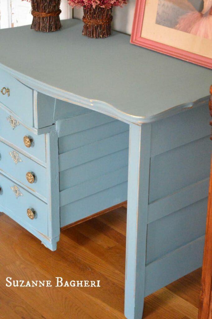 Vintage Desk in Pure and Original Paint Atria