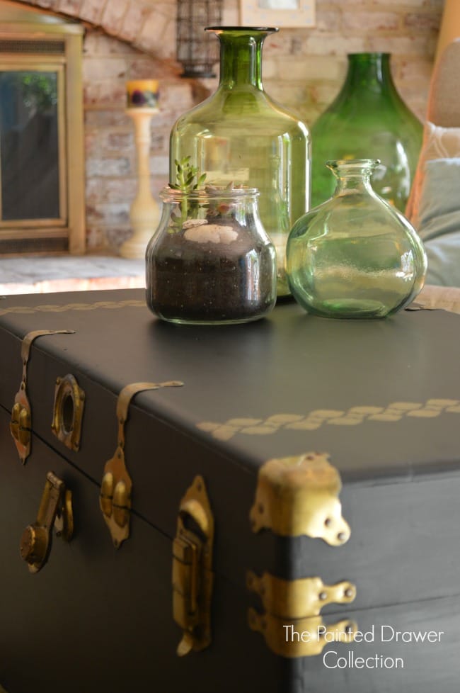 Cedar Chest Details in Black and Gold